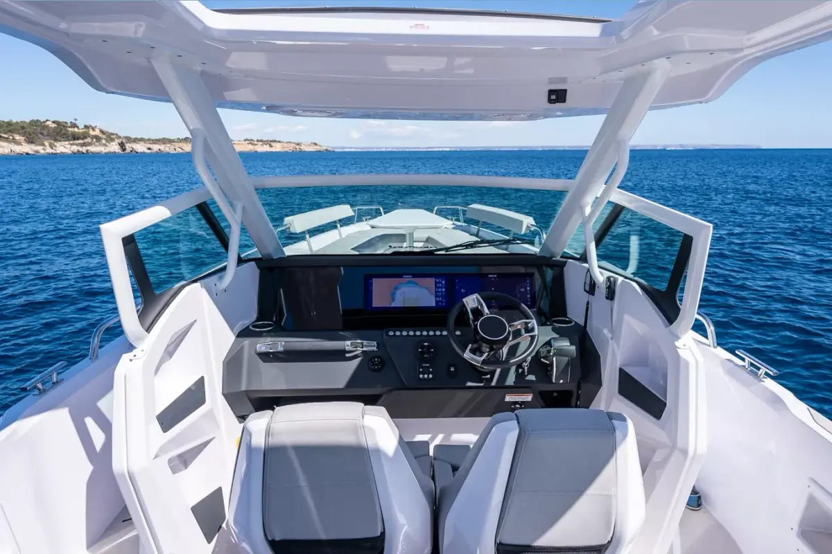 Axopar 28, aft deck — Monaco Lux Yachts, Monaco. Axopar 28 — 30m