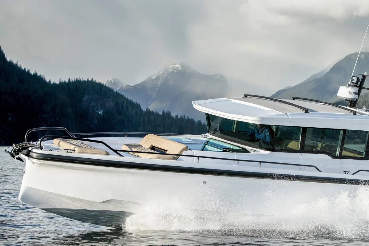 Axopar 37, главная палуба — Monaco Lux Yachts, Монако. Axopar 37 — 11.5m