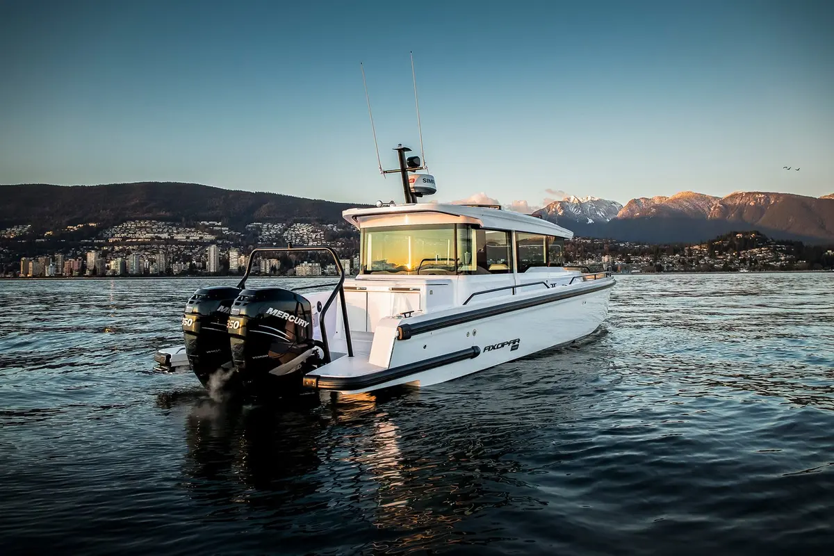 Axopar 37, кормовая палуба — Monaco Lux Yachts, Монако. Axopar 37 — 11.5m