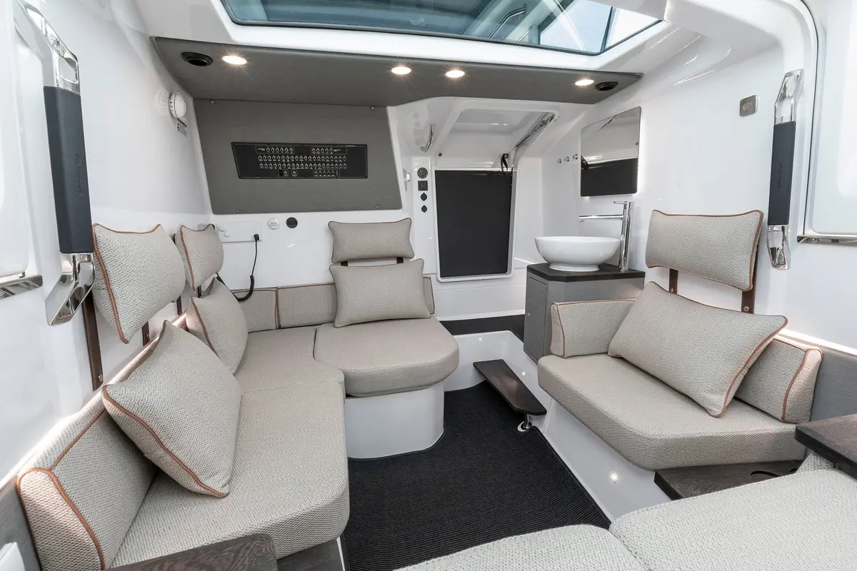 Axopar 37, флайбридж — Monaco Lux Yachts, Монако. Axopar 37 — 11.5m