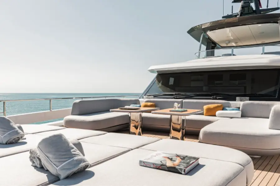 Azimut 116, кормовая палуба — Monaco Lux Yachts, Монако. Azimut 116 — 36m