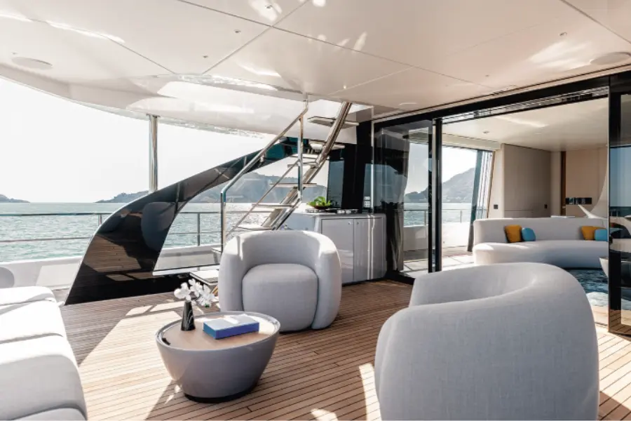 Azimut 116, главная каюта — Monaco Lux Yachts, Монако. Azimut 116 — 36m