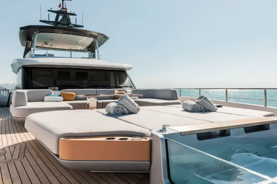Azimut 116, флайбридж — Monaco Lux Yachts, Монако. Azimut 116 — 36m