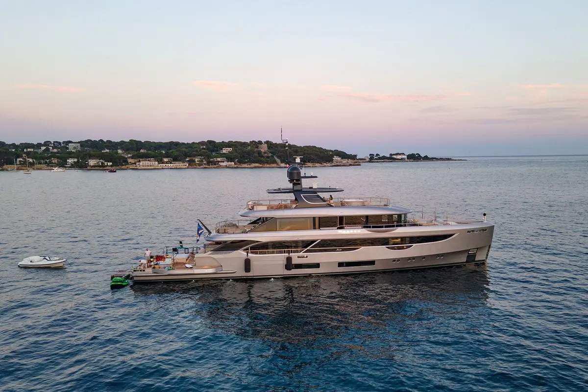Oasis 40, exterior — Monaco Lux Yachts, Mónaco. Oasis 40 — 40m