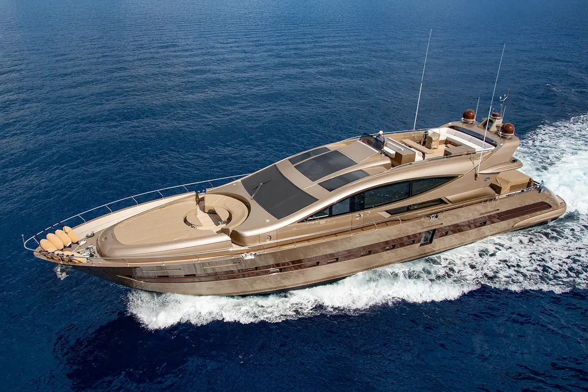 Cerri 102’ Flying Sport, exterior — Monaco Lux Yachts, Mónaco. Cerri 102’ Flying Sport — 31m