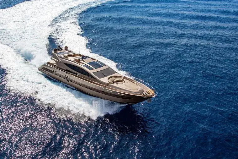 Cerri 102’ Flying Sport, cubierta principal — Monaco Lux Yachts, Mónaco. Cerri 102’ Flying Sport — 31m