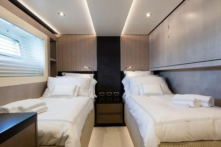 Cerri 102’ Flying Sport, salón — Monaco Lux Yachts, Mónaco. Cerri 102’ Flying Sport — 31m