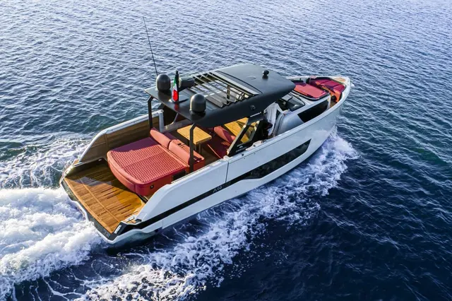 Cranchi A46 — Monaco Lux Yachts, Mónaco