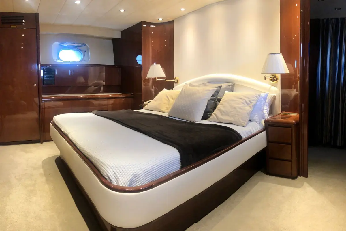Falcon 80S, master cabin — Monaco Lux Yachts, Monaco. Falcon 80S — 24m