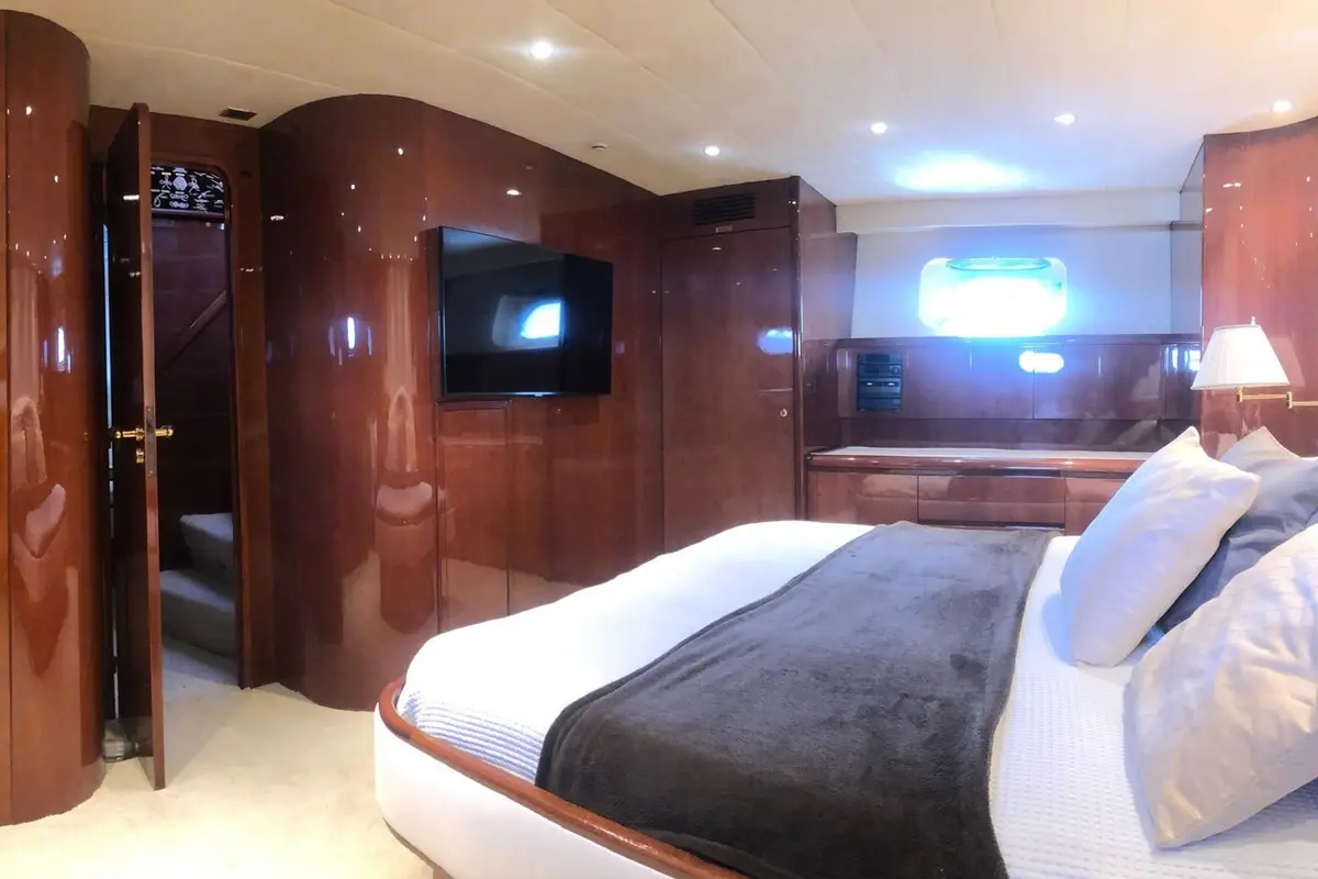 Falcon 80S, flybridge — Monaco Lux Yachts, Monaco. Falcon 80S — 24m