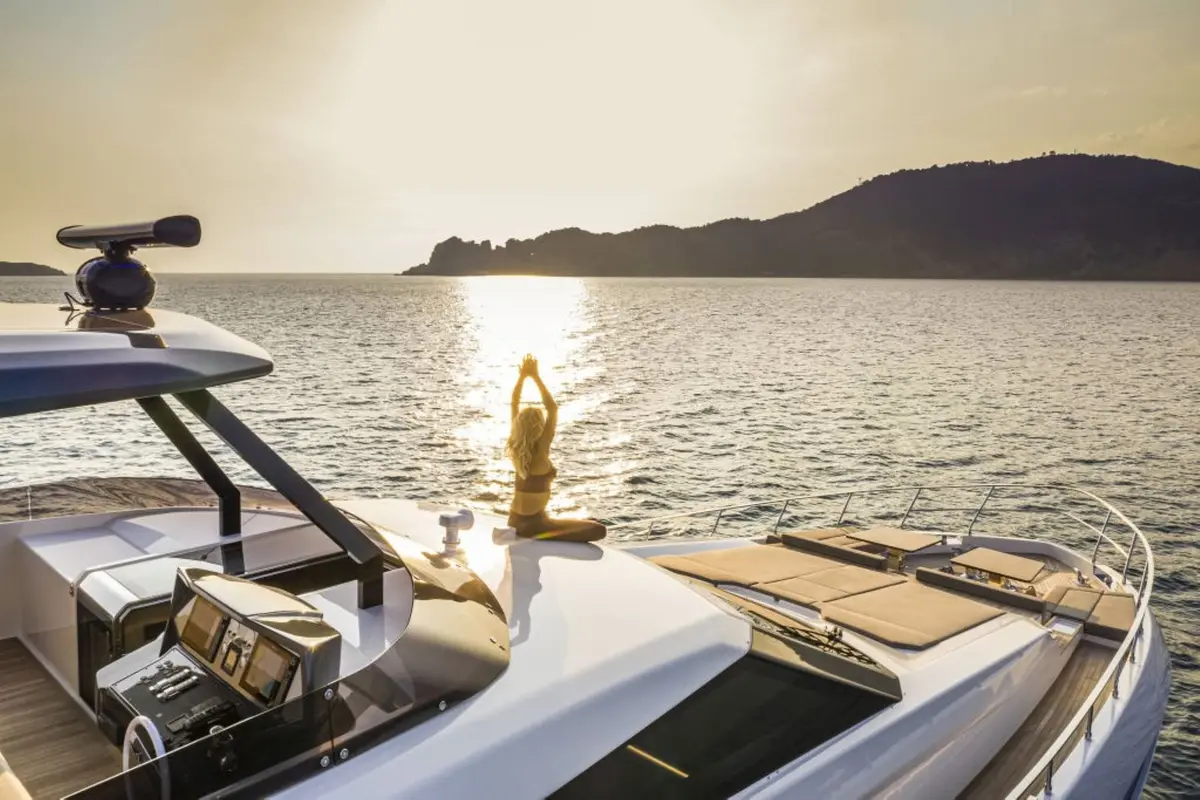 Ferretti 920, salon — Monaco Lux Yachts, Monaco. Ferretti 920 — 28m
