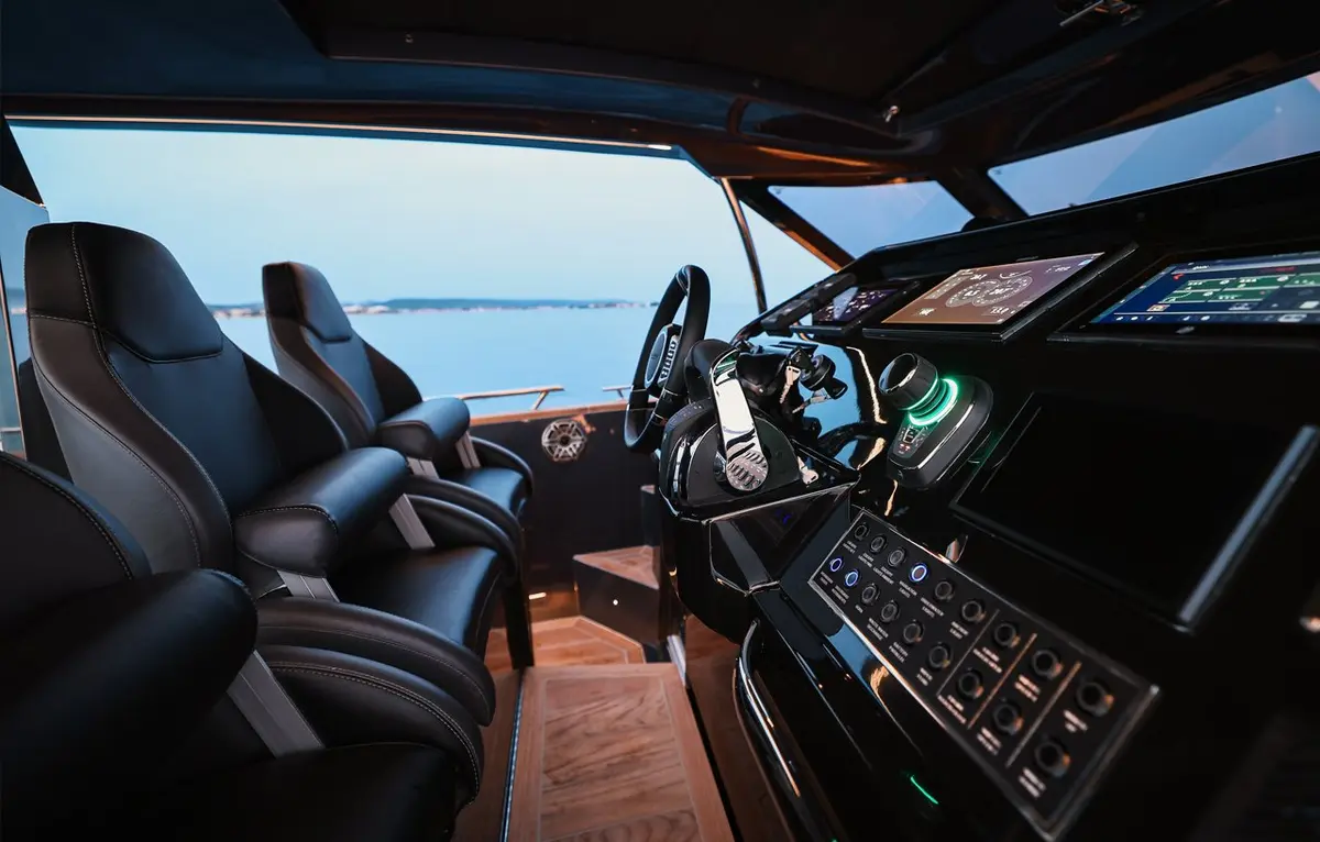 Forza 37, salon — Monaco Lux Yachts, Monaco. Forza 37 — 20m