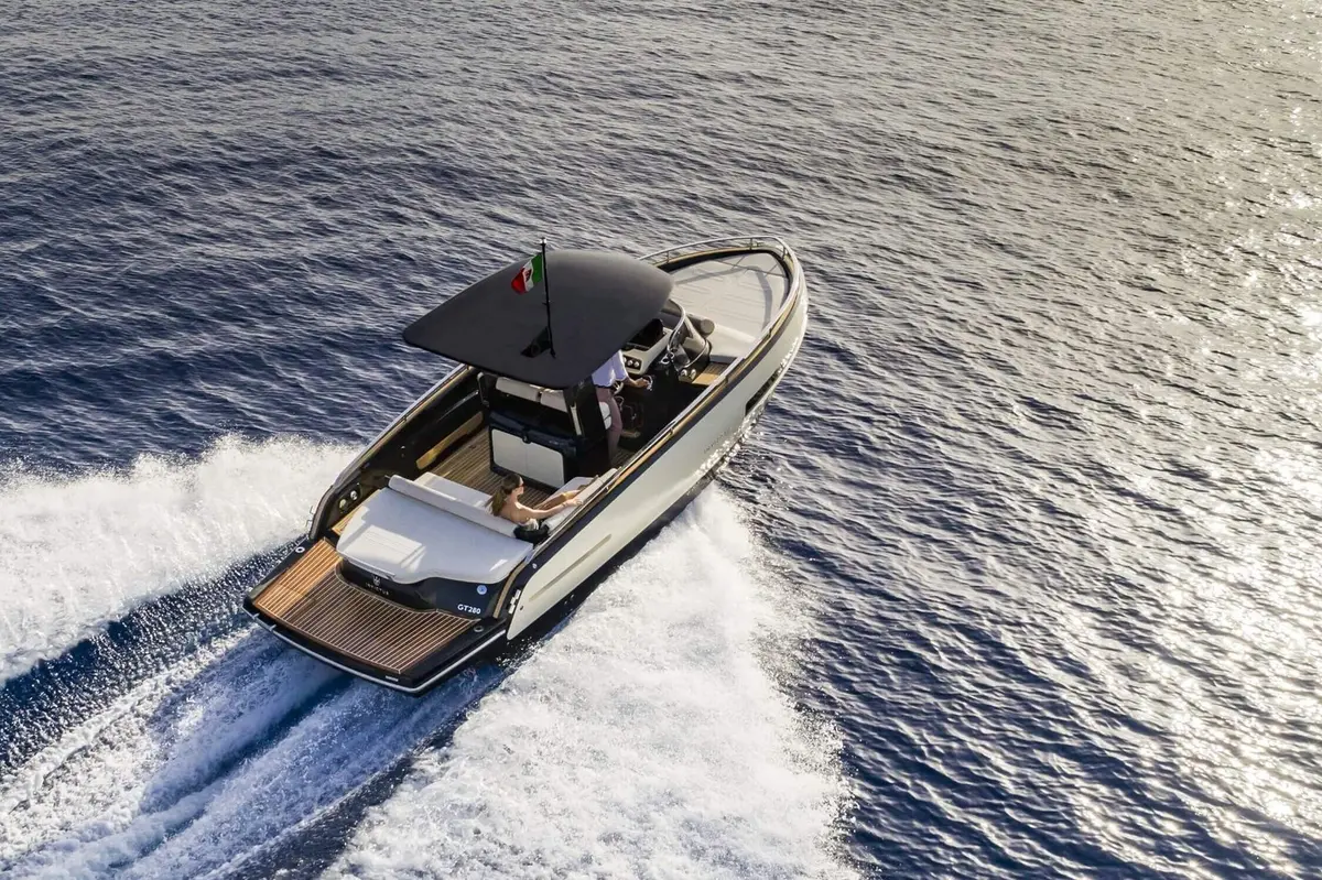 Invictus 280 GT, exterior — Monaco Lux Yachts, Monaco. Invictus 280 GT — 8.9m