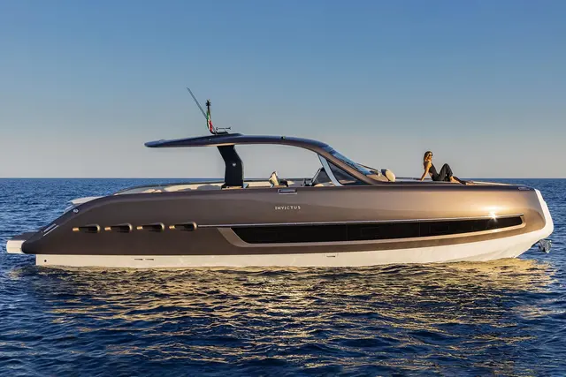 Invictus 460 — Monaco Lux Yachts, Mónaco