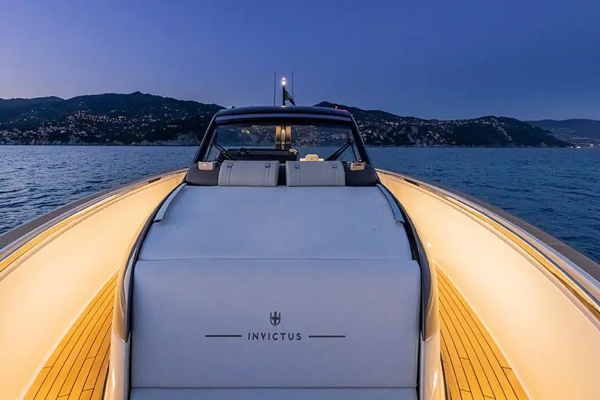 Invictus 460, salon — Monaco Lux Yachts, Monaco. Invictus 460 — 14.4m