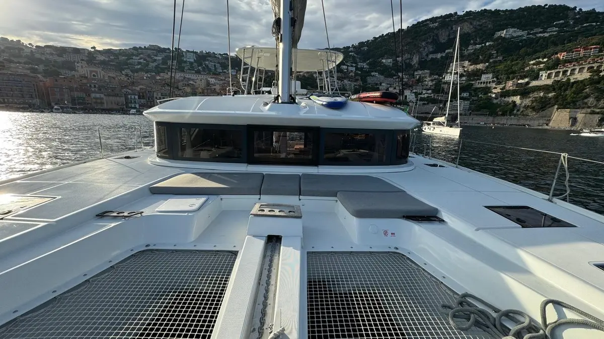 Lagoon 5.1, главная палуба — Monaco Lux Yachts, Монако. Lagoon 5.1 — 14m