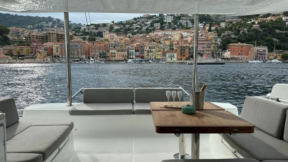 Lagoon 5.1, салон — Monaco Lux Yachts, Монако. Lagoon 5.1 — 14m