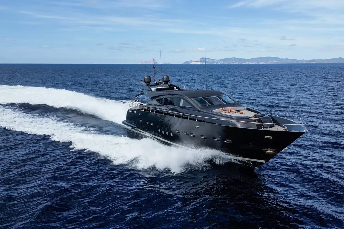 Leopard 31, flybridge — Monaco Lux Yachts, Monaco. Leopard 31 — 31m
