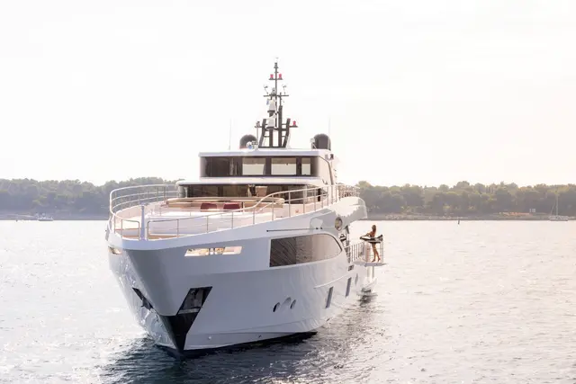 Majesty 100 — Monaco Lux Yachts, Mónaco