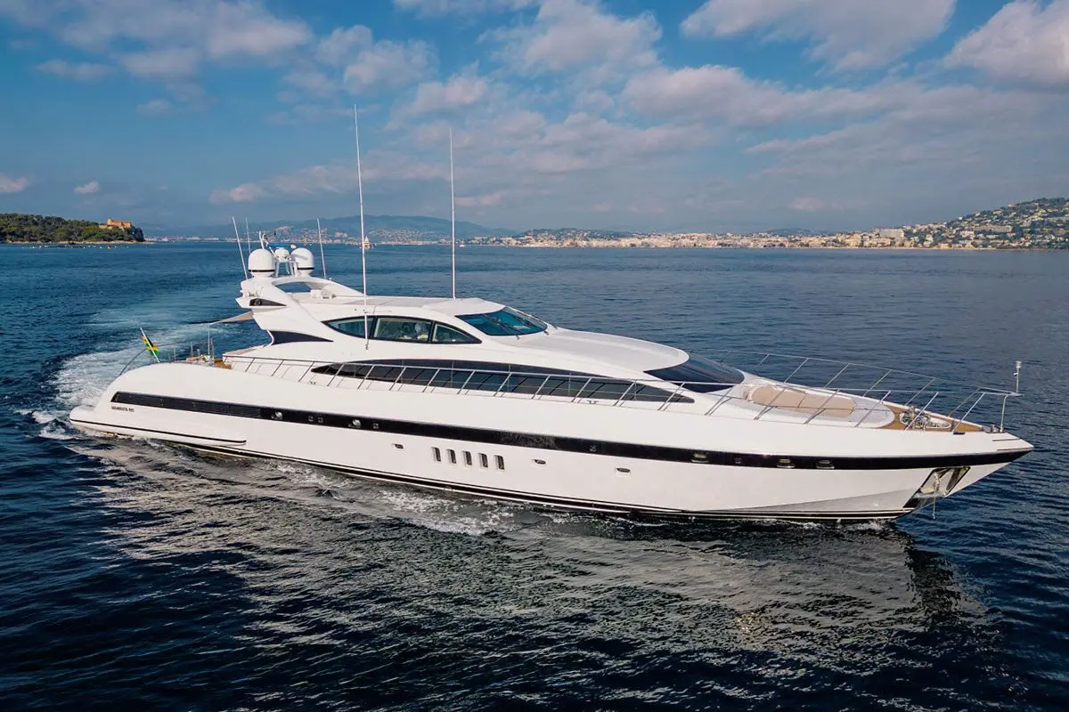 Mangusta 105, внешний вид — Monaco Lux Yachts, Монако. Mangusta 105 — 31m