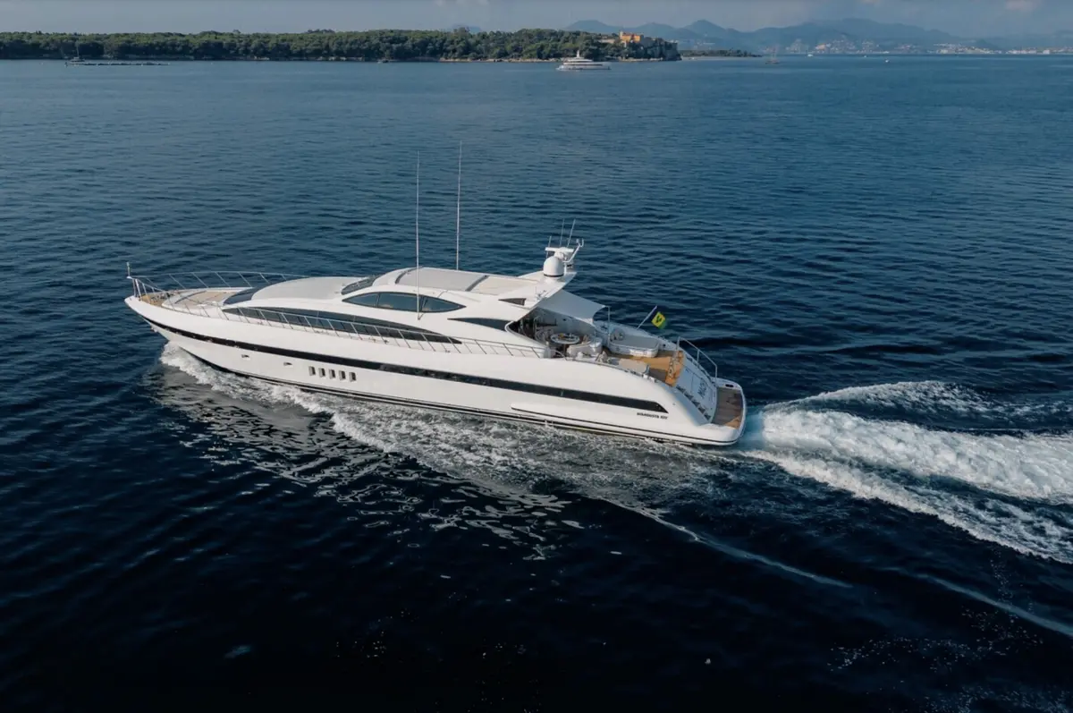 Mangusta 105, кормовая палуба — Monaco Lux Yachts, Монако. Mangusta 105 — 31m