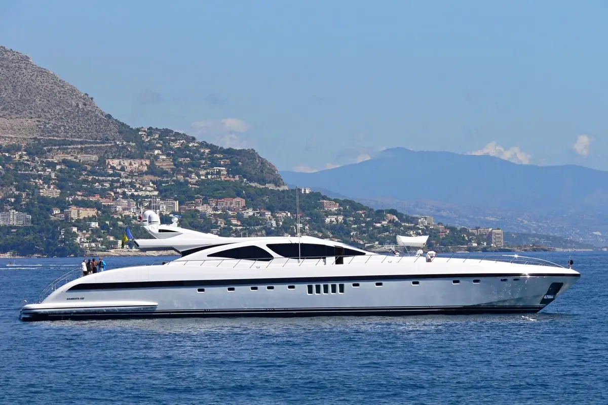 Mangusta 130, cubierta principal — Monaco Lux Yachts, Mónaco. Mangusta 130 — 40m