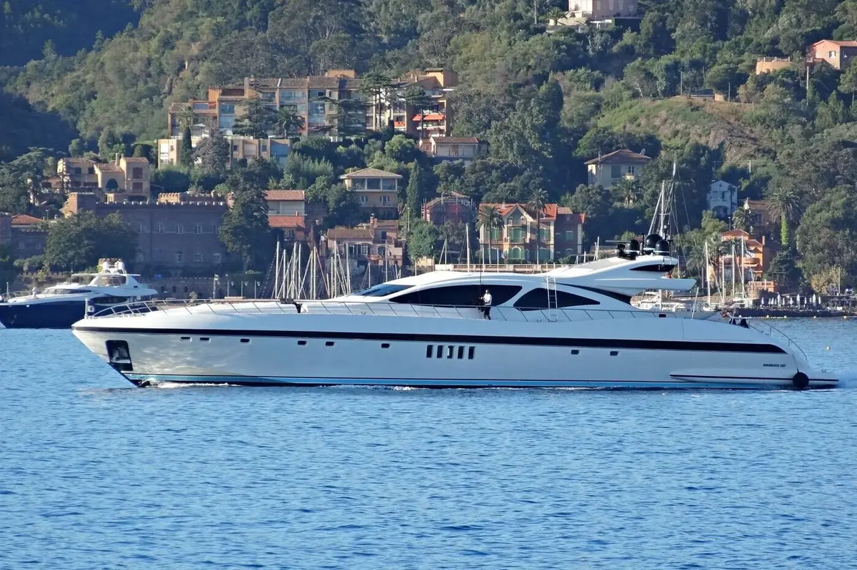 Mangusta 130, cubierta de popa — Monaco Lux Yachts, Mónaco. Mangusta 130 — 40m