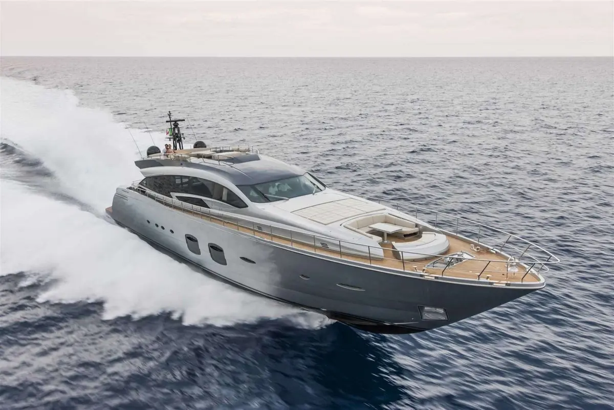 Mangusta 130, flybridge — Monaco Lux Yachts, Mónaco. Mangusta 130 — 40m