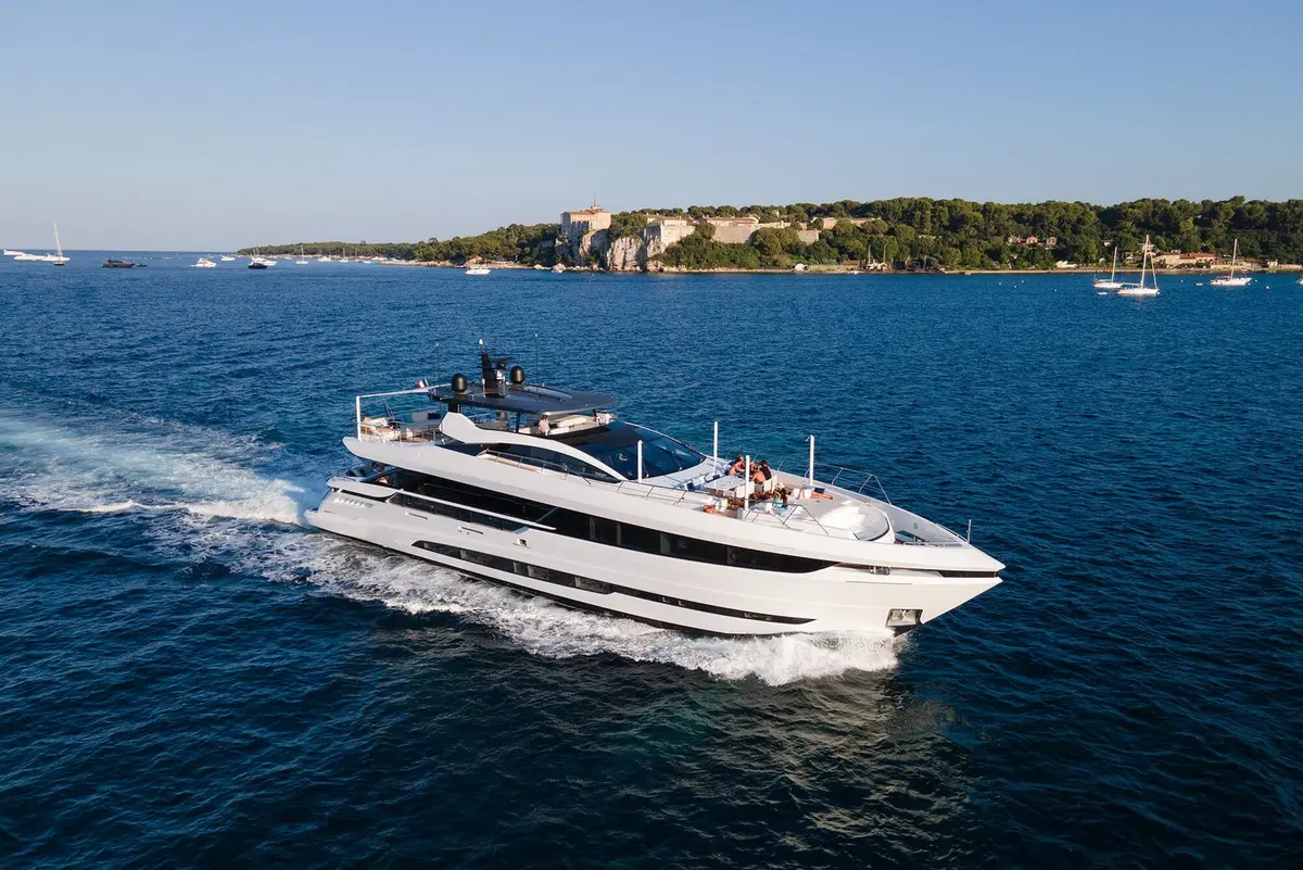 Mangusta 33, exterior — Monaco Lux Yachts, Monaco. Mangusta 33 — 33m
