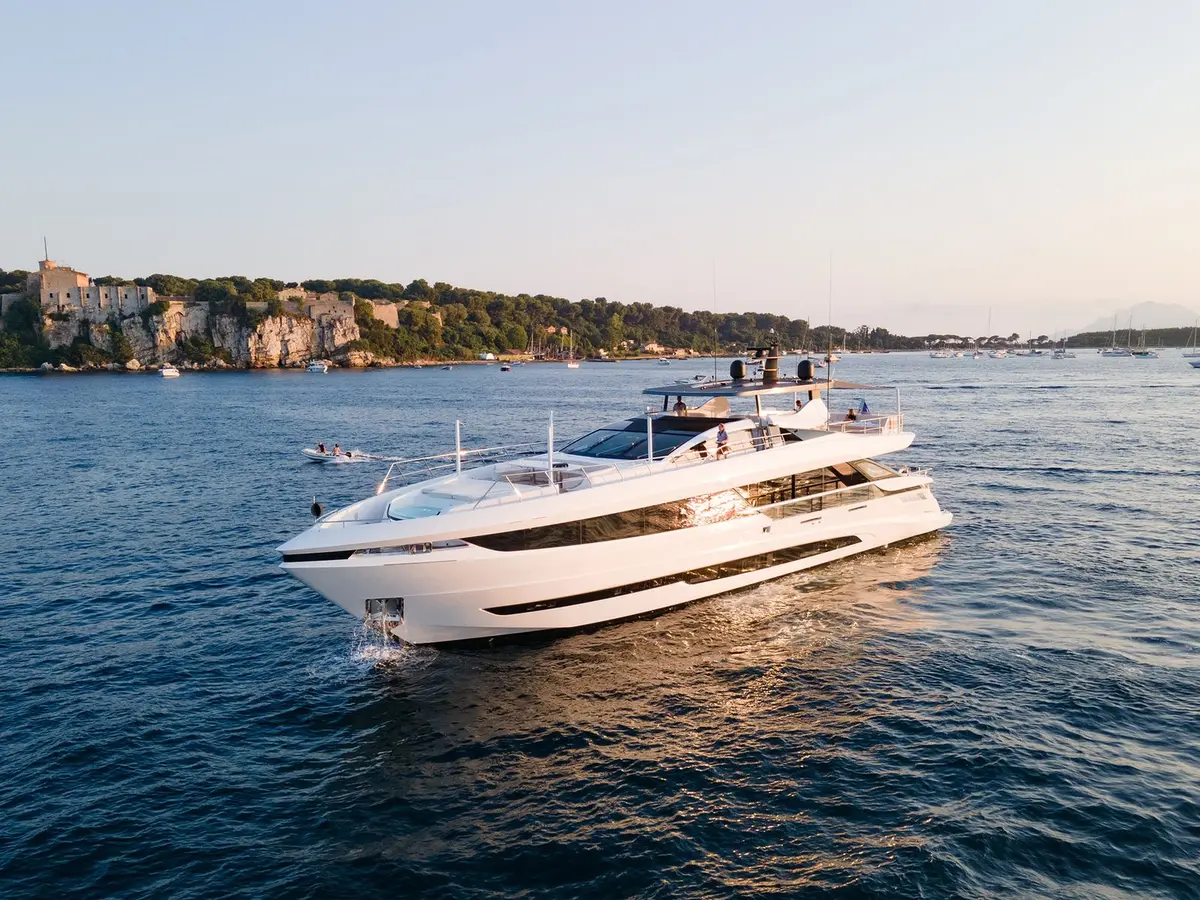 Mangusta 33, main deck — Monaco Lux Yachts, Monaco. Mangusta 33 — 33m