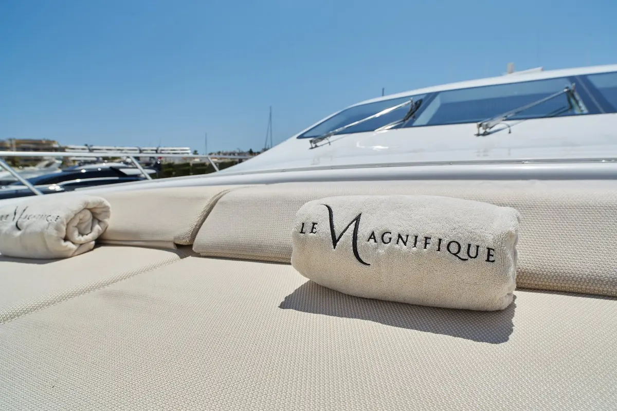 Mangusta 108, главная палуба — Monaco Lux Yachts, Монако. Mangusta 108 — 33m