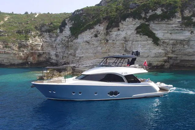 MCY66 — Monaco Lux Yachts, Mónaco