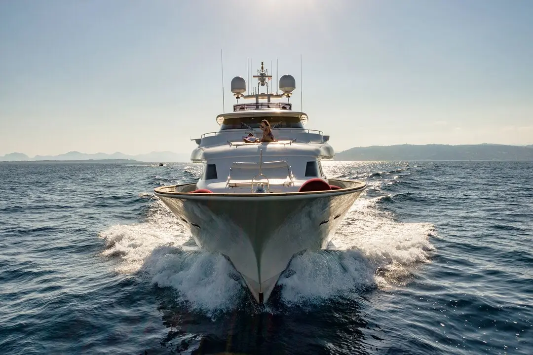 Navetta 33, главная каюта — Monaco Lux Yachts, Монако. Navetta 33 — 33m