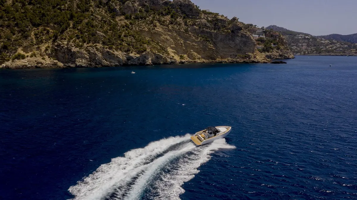 Pardo 38, salon — Monaco Lux Yachts, Monaco. Pardo 38 — 11.56m