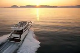 Prestige 550 FLY, кормовая палуба — Monaco Lux Yachts, Монако. Prestige 550 FLY — 18m