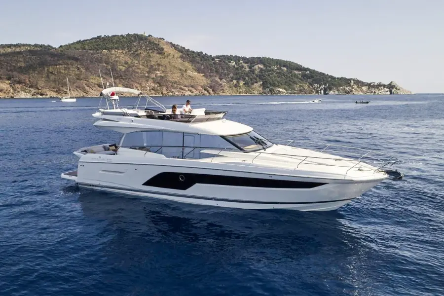 Prestige 590 Fly, exterior — Monaco Lux Yachts, Monaco. Prestige 590 Fly — 19m