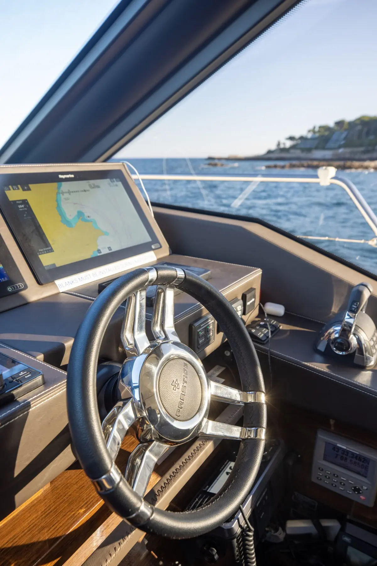 Prestige 680s, flybridge — Monaco Lux Yachts, Monaco. Prestige 680s — 21.4m