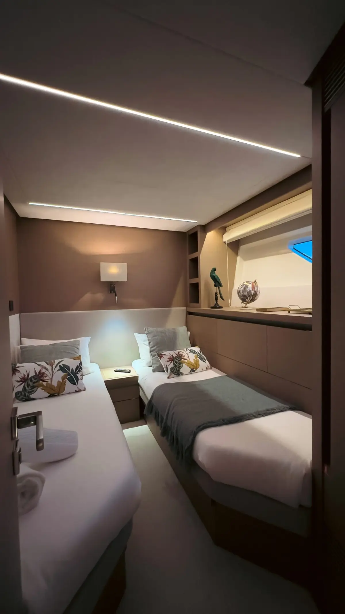Prestige 680, main deck — Monaco Lux Yachts, Monaco. Prestige 680 — 22m