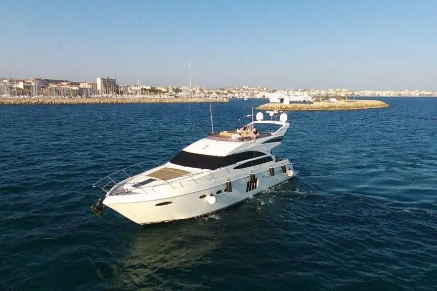 Princess 64 Fly, главная палуба — Monaco Lux Yachts, Монако. Princess 64 Fly — 20m