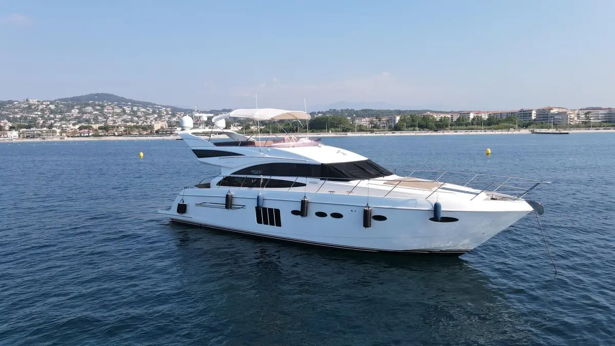 Princess 64 Fly, кормовая палуба — Monaco Lux Yachts, Монако. Princess 64 Fly — 20m