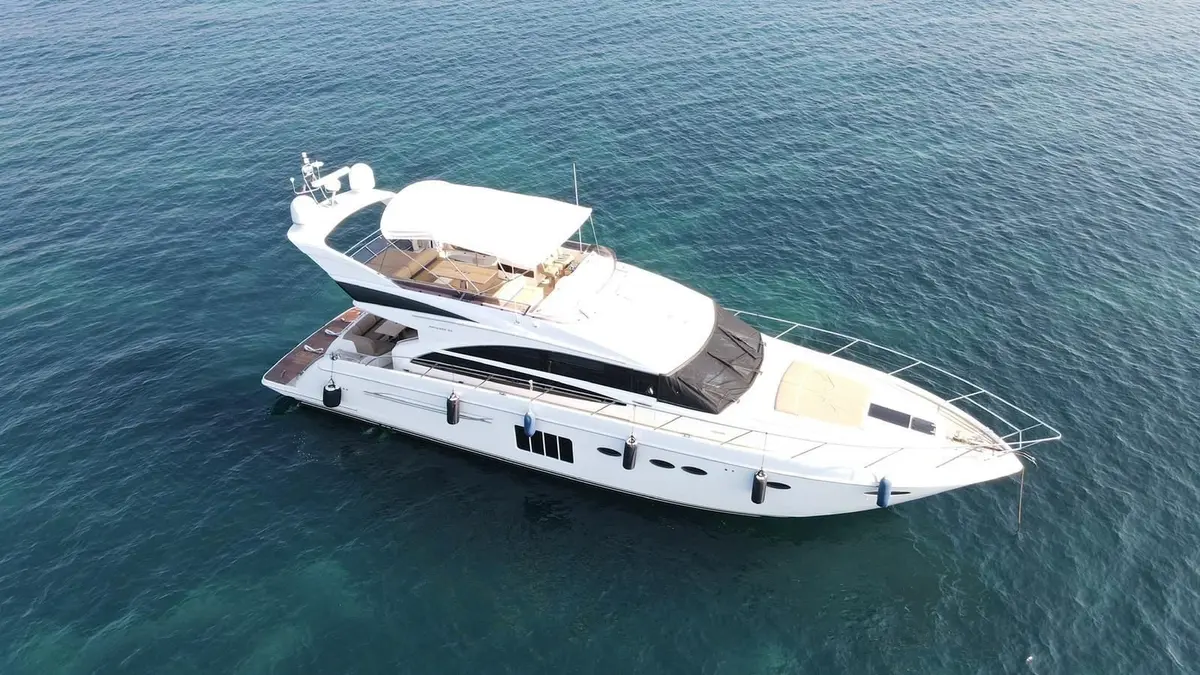 Princess 64 Fly, салон — Monaco Lux Yachts, Монако. Princess 64 Fly — 20m