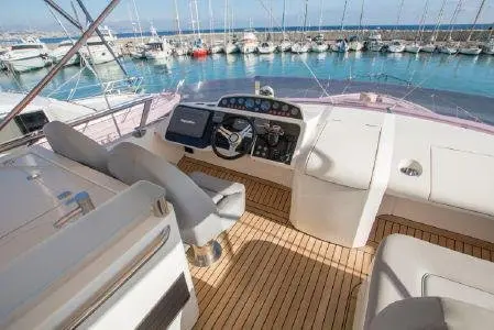 Princess 64 Fly, флайбридж — Monaco Lux Yachts, Монако. Princess 64 Fly — 20m