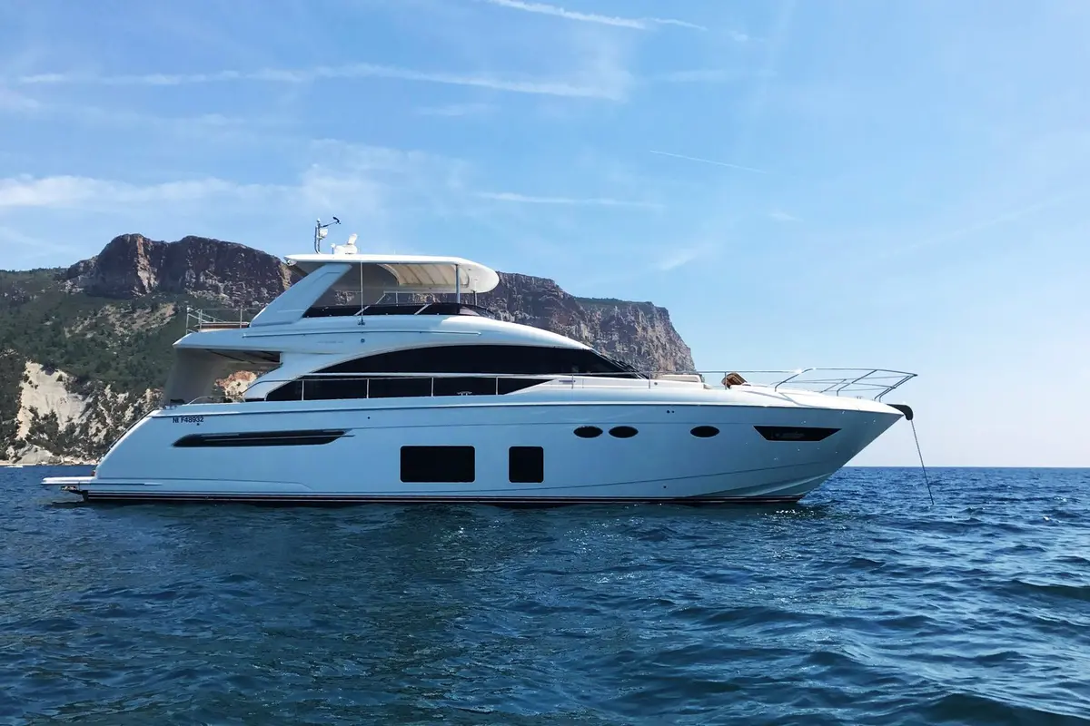 Princess 68 Fly, salon — Monaco Lux Yachts, Monaco. Princess 68 Fly — 21m