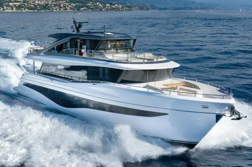 Princess Y80, exterior — Monaco Lux Yachts, Mónaco. Princess Y80 — 25m