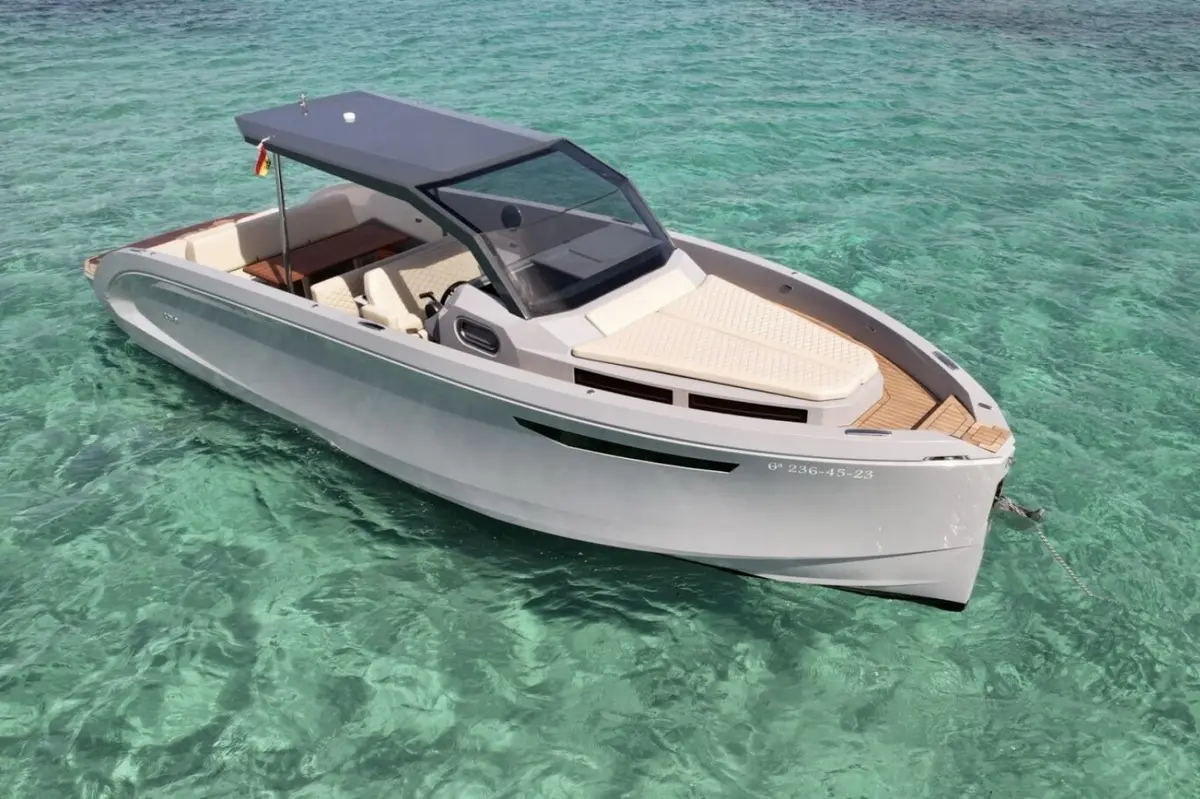 Rand Escape 30, внешний вид — Monaco Lux Yachts, Монако. Rand Escape 30 — 9m
