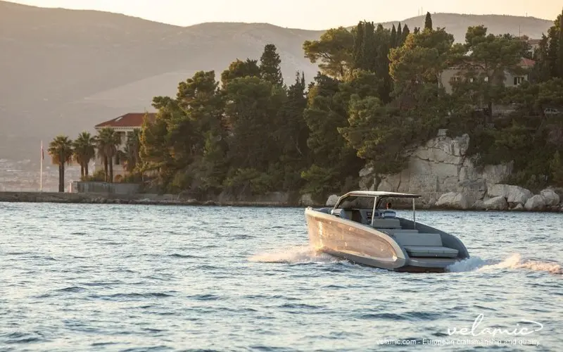 Rand Escape 30, главная палуба — Monaco Lux Yachts, Монако. Rand Escape 30 — 9m