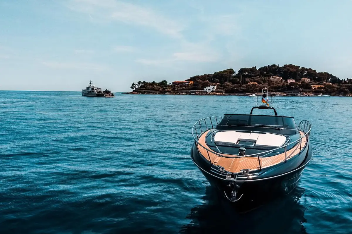 Riva 56 Rivale, master cabin — Monaco Lux Yachts, Monaco. Riva 56 Rivale — 17m