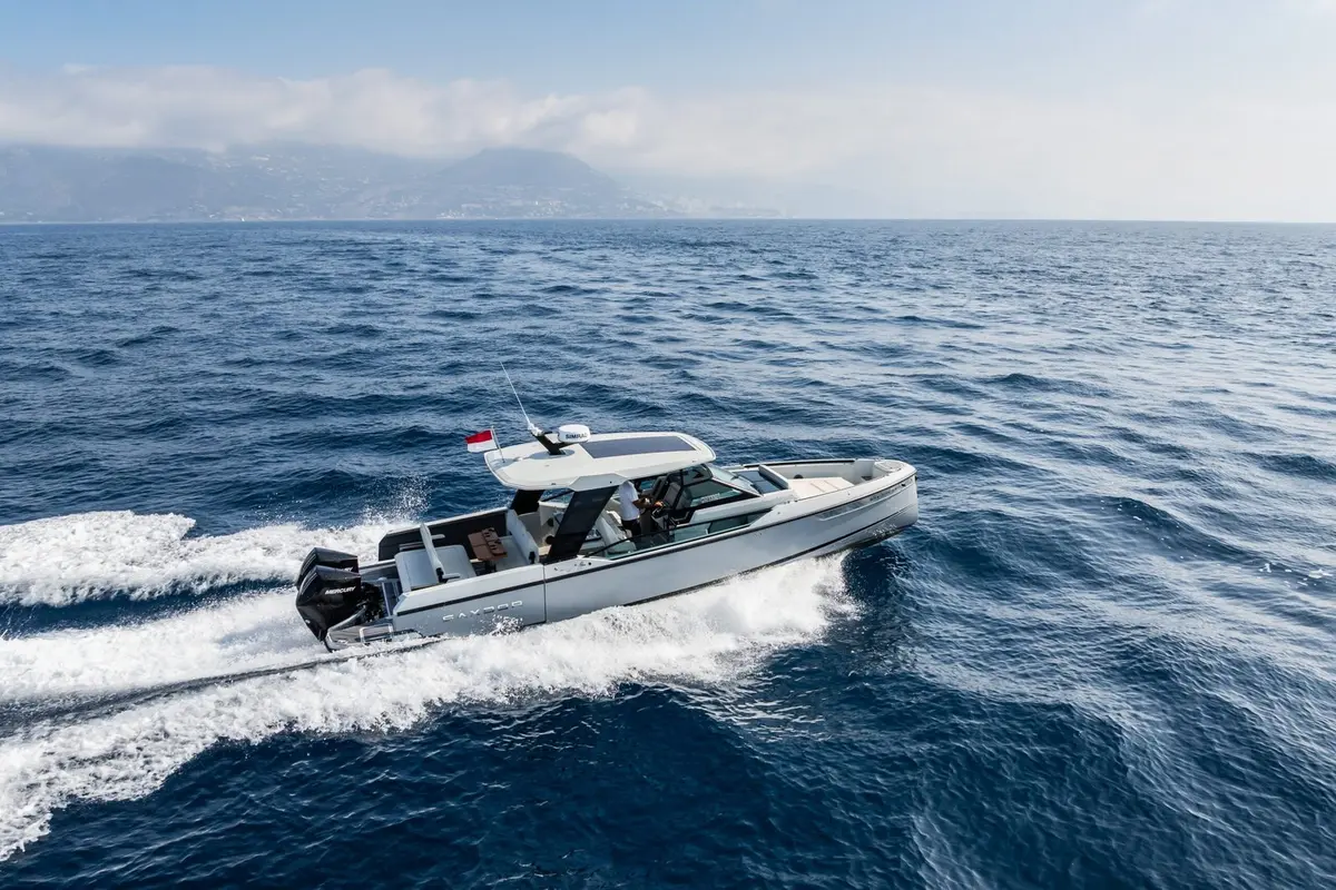 Saxdor 320, главная палуба — Monaco Lux Yachts, Монако. Saxdor 320 — 10m