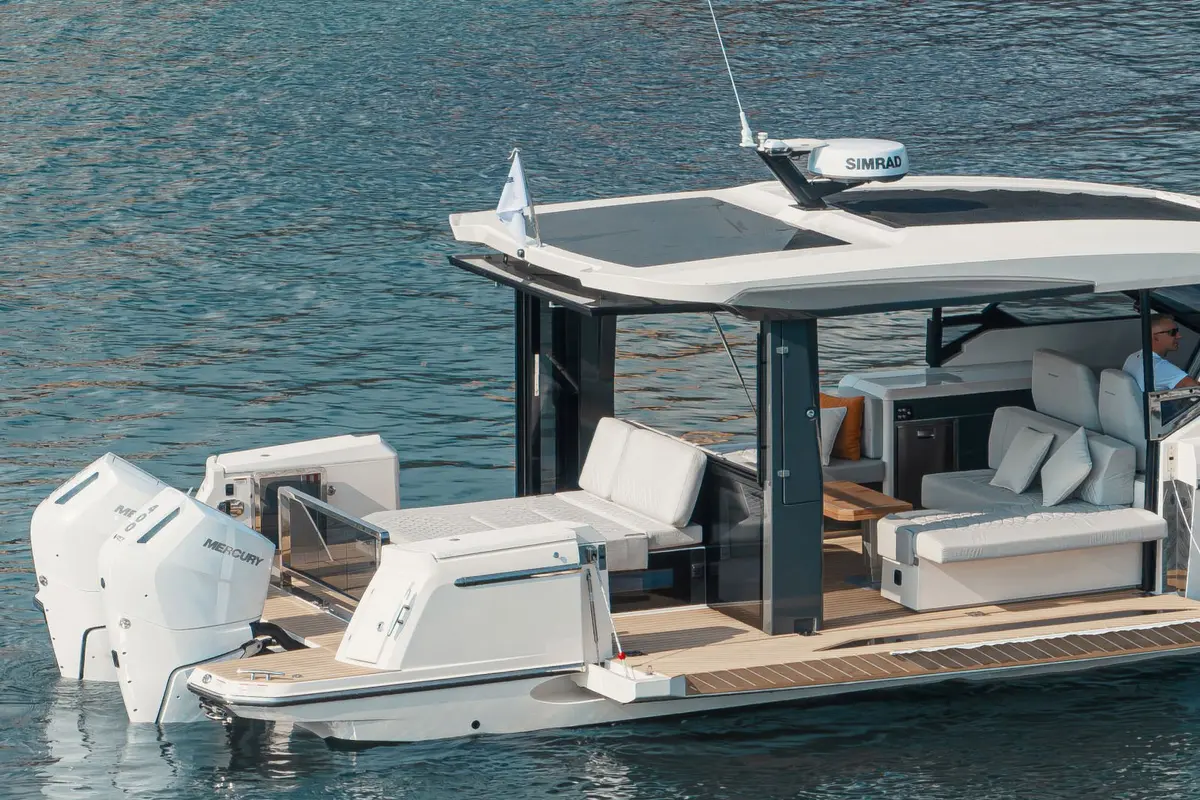 Saxdor 400 GTO, salón — Monaco Lux Yachts, Mónaco. Saxdor 400 GTO — 12.4m