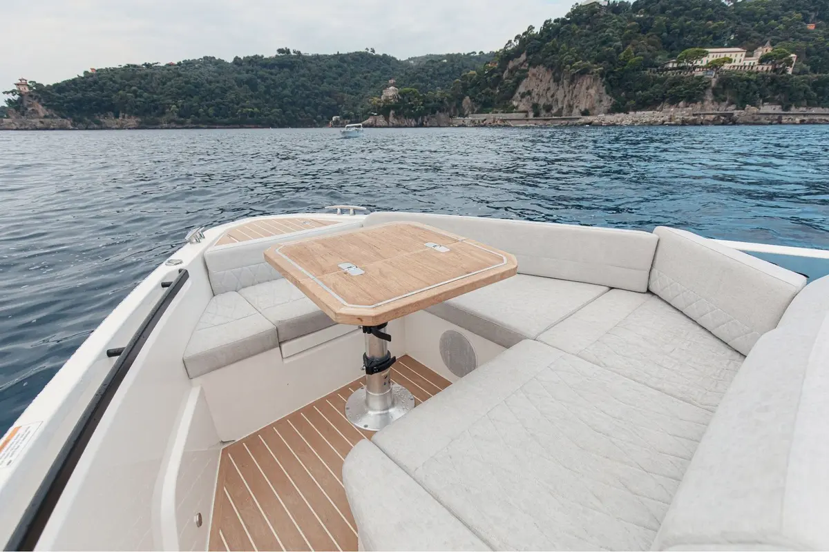 Saxdor 400 GTO, camarote principal — Monaco Lux Yachts, Mónaco. Saxdor 400 GTO — 12.4m